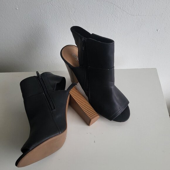 Express Leather Peep Toe black Boots Booties Wood Block Heel size 8 - Picture 6 of 8
